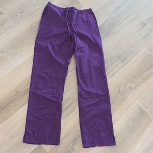 Uniform Advantage Eggplant Scrub Bottoms women’s S